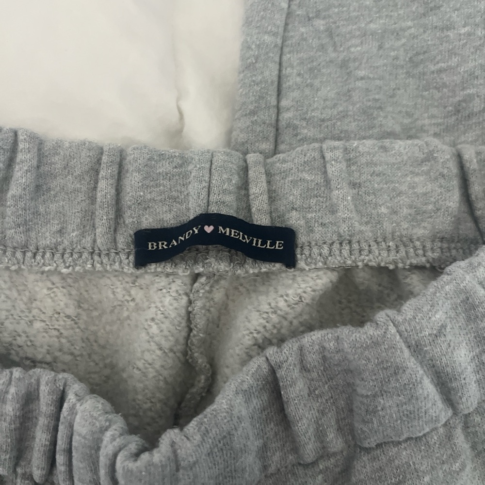 Brandy Melville Rosa Sweatpants - Picture 4 of 7